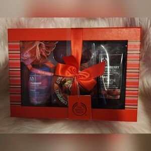 The Body Shop Strawberry Shower Gel Body Scrub Body Polish Gift Set